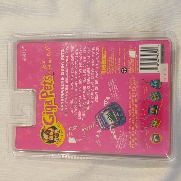 HTF Giga Pets Virtual Electronic Pet Digital Doggie collectible Vintage 1997 New - Picture 2 of 4